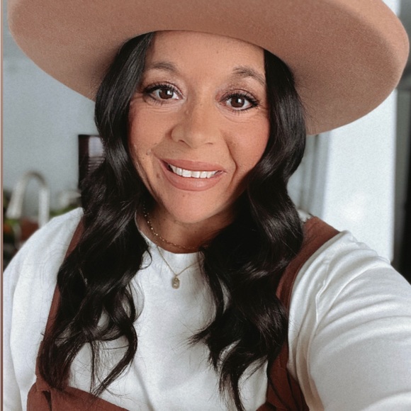 Meet your Posher, Emily - Picture 9 of 10